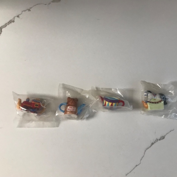 Vintage 1998 Red Rose Toy Chest Collection Mini Teapot Figurines NIP Lot of 4 - Picture 3 of 7